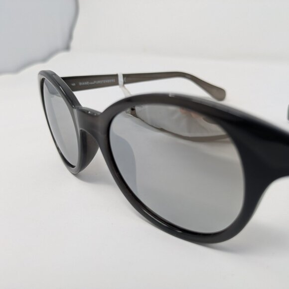 DVF Sunglasses Gray with case